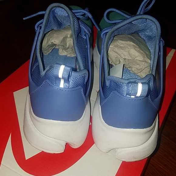 SOLD***Women's Nike Presto Fly - Picture 7 of 8